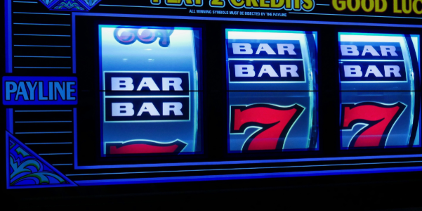 How do online slot machines work